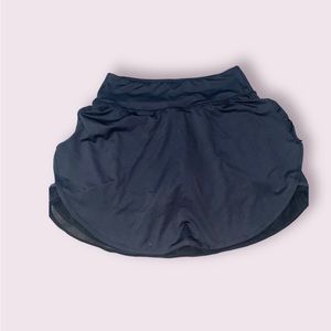 Husnainna high waisted mesh layered tennis skirt, has two pockets.